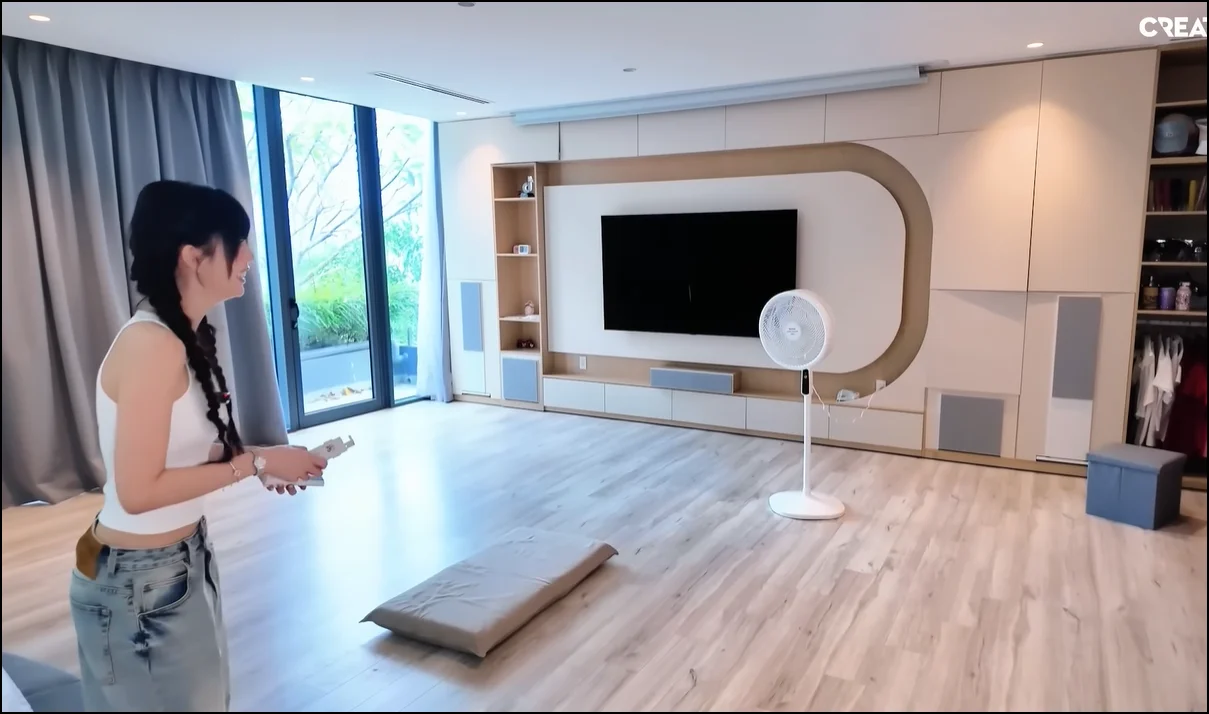 Góc sinh hoạt và thư giãn tiện nghi trong khuôn viên biệt thự